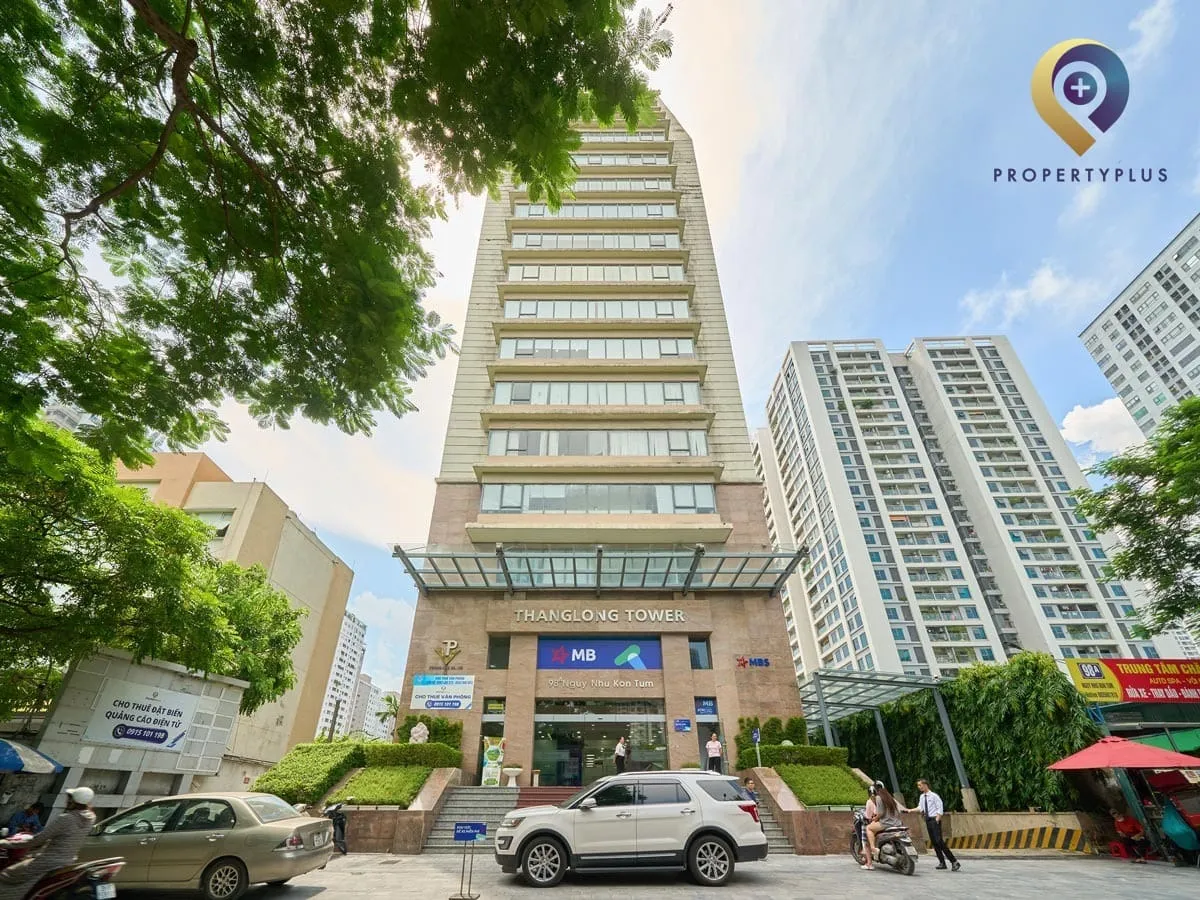 Toàn cảnh mặt ngoài tòa nhà Thăng Long Tower nhìn từ phía trước.